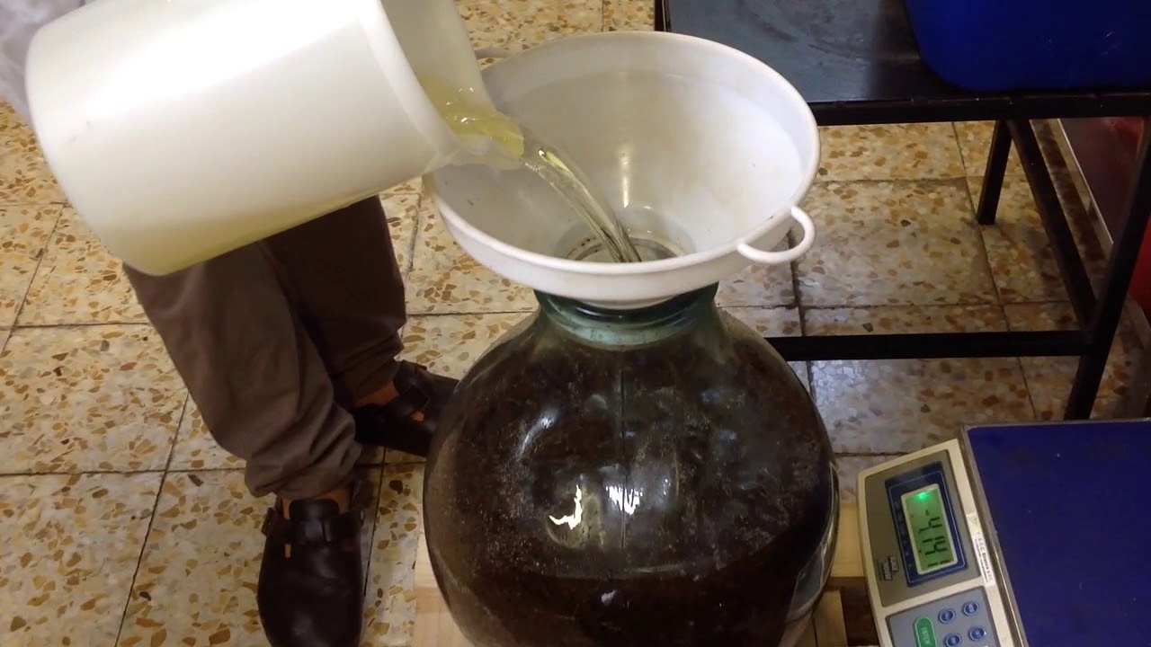 FASE 2 LAVORAZIONE ERBORISTICA ARTIGIANALE DELL'PERICO PER LA COSMESI NATURALE MADE IN TUSCANY