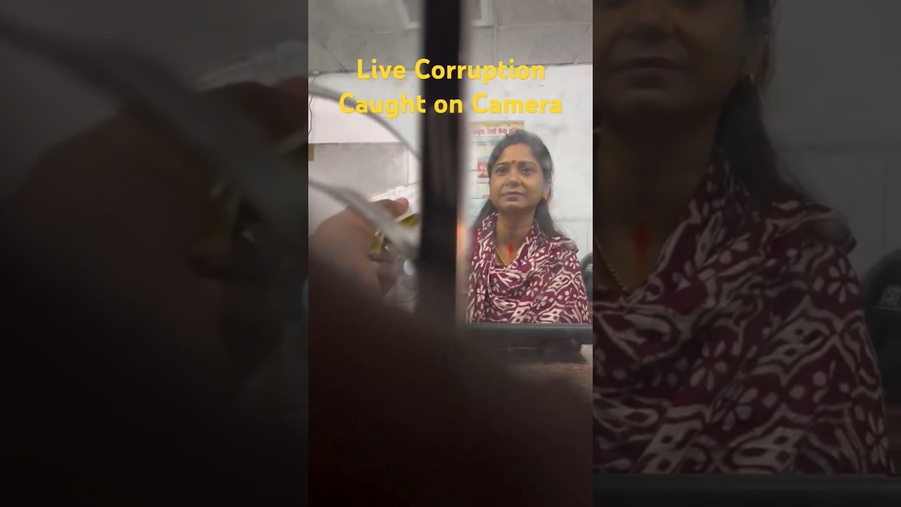 Women Railway Clerk doing Corruption, caught Live.Suspend this lady😡 #indianrailways #corruption
