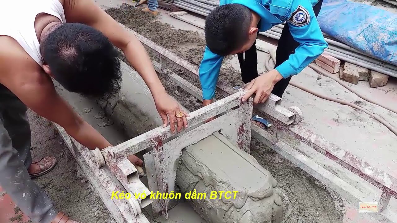 Nghệ nhân phục dựng nhà cổ, bằng BTCT giả gỗ