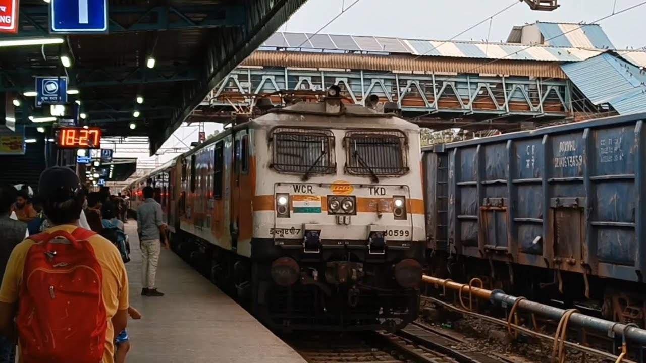 Indore New Delhi Intercity exp announcement arrival at Ujjain railway station (12415 INDB NDLS)