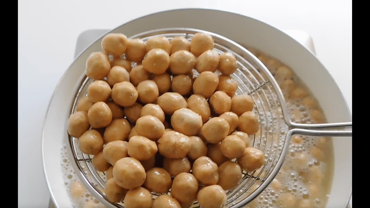 CROQUETTES AUX ARACHIDE  1 SEULE TASSE / COATED PEANUTS / PEANUT BURGER ONLY 1 CUP