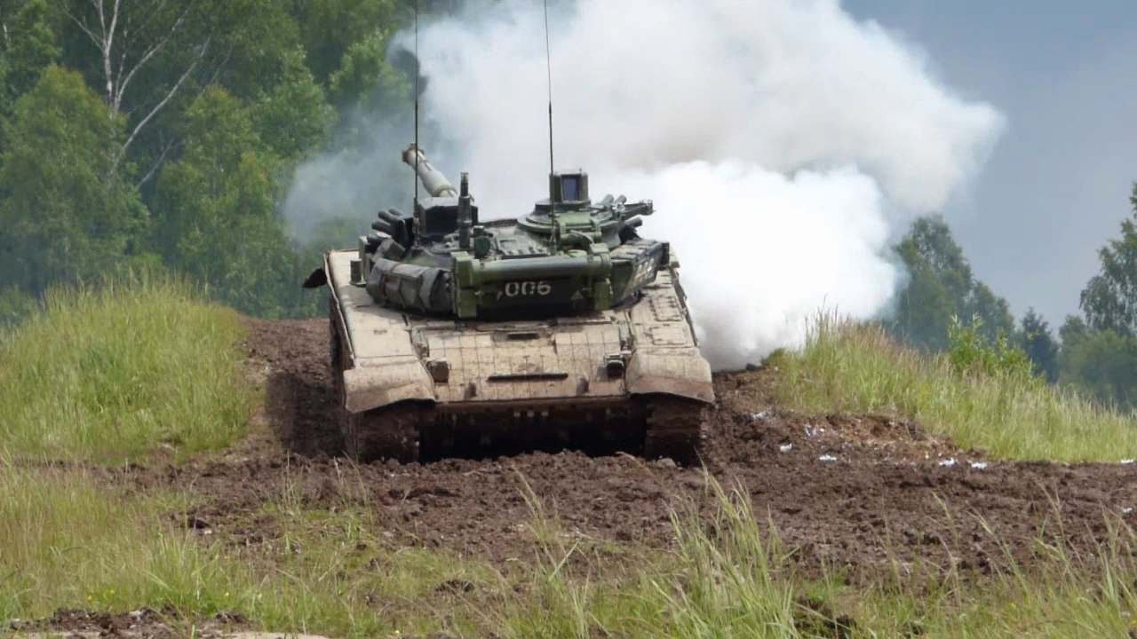 T-72 in action (Bahna 2015 - Czech Army Day)