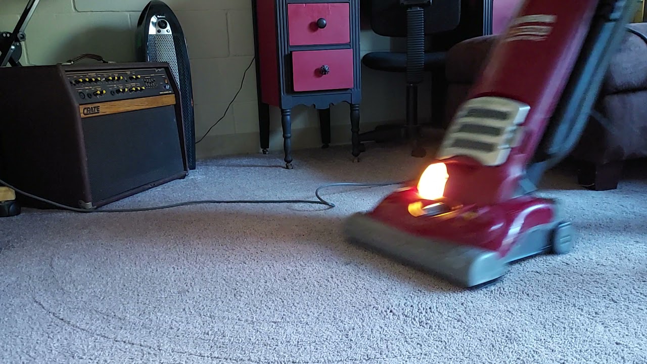 2007 Eureka The Boss Smartvac 4870GZ (Rips replacement cord out, big spider again)