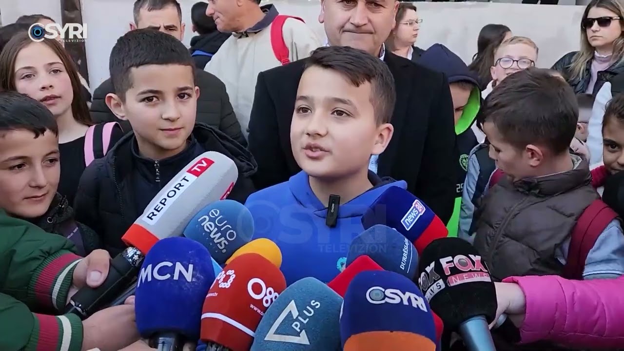 Shkolla '14 nëntori' në Durrës e mbyllur pas tërmetit, 400 nxënës protestë