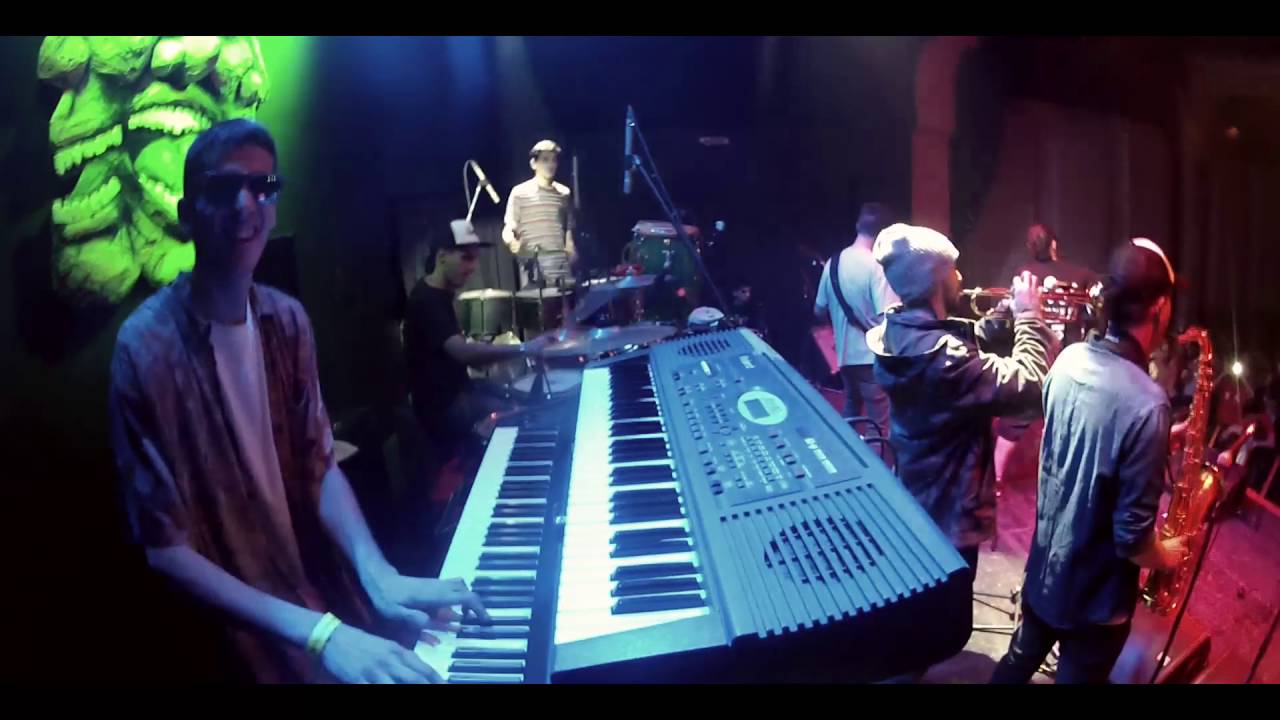 Vueltas - Mariposa Pontiac (Vivo en Auditorio Oeste)