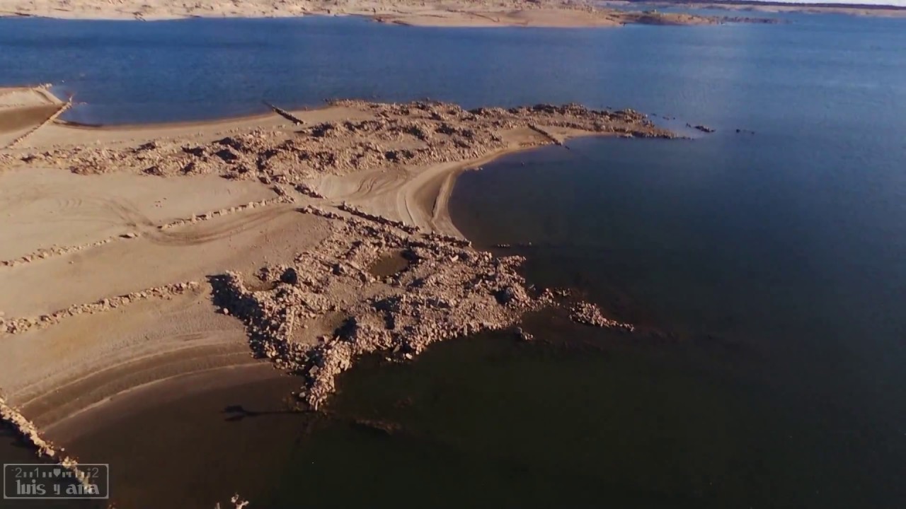 A vista de dron: Argusino emerge del embalse (2018)