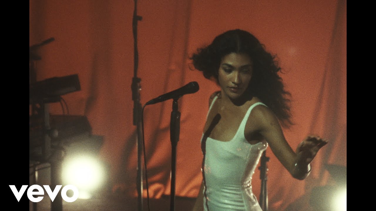 Olivia Dean - Nice To Each Other (Live from Shepherds Bush Empire)