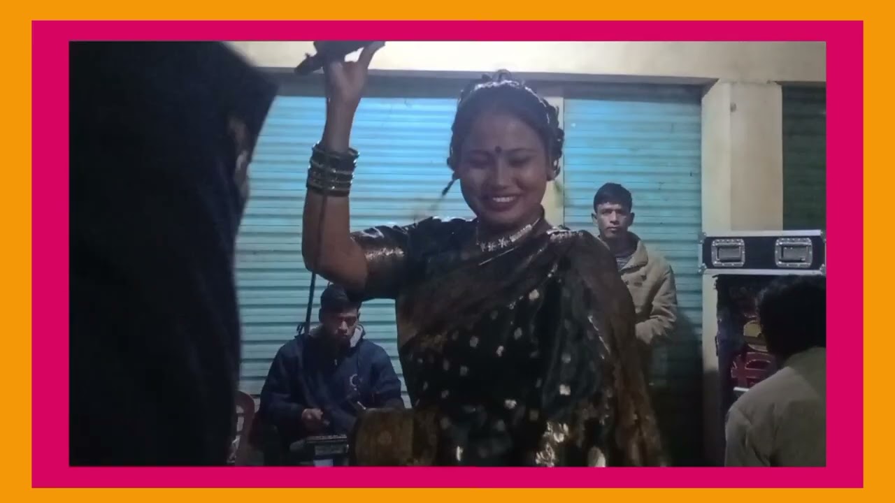 নায়িকা সাথীর কন্ঠে এই গানটি একটু দাঁড়াও দাঁড়াও ইয়া মোহাম্মদ আমার নয়ন ভরে তোমায় দেখব।।। 