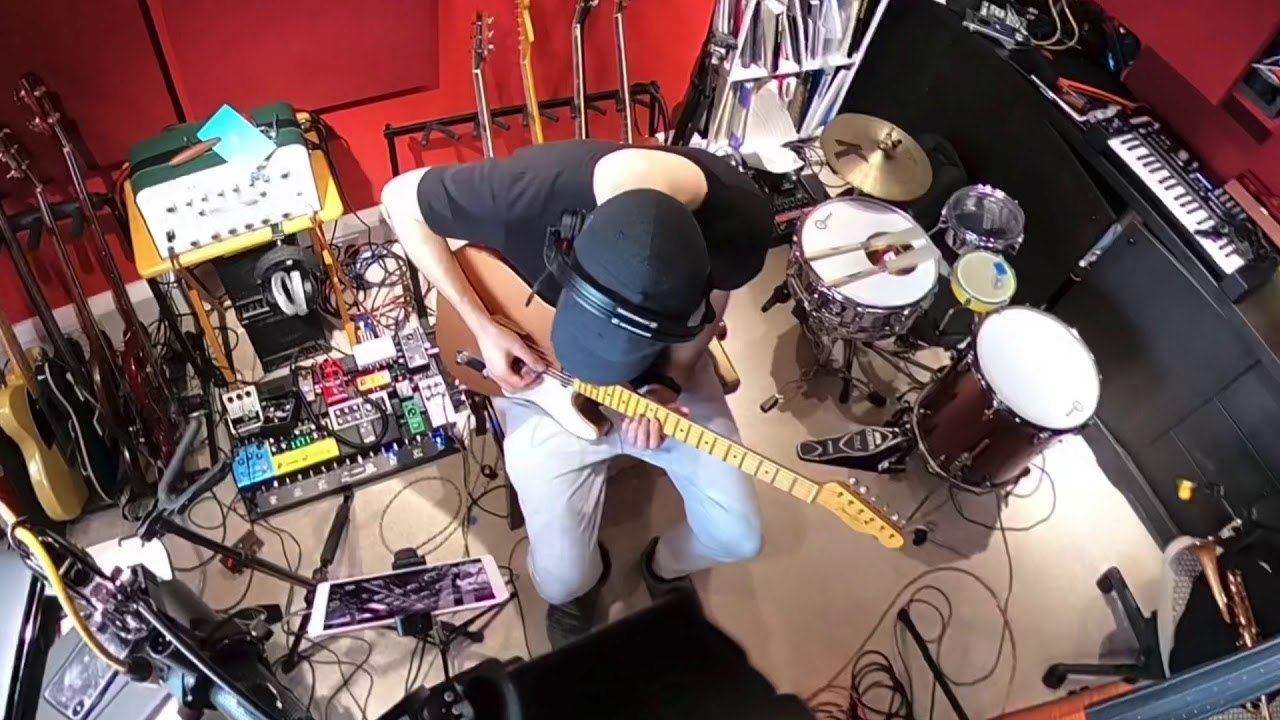 Live looping multi-instrumentalist playing 5 instruments. Shot in 360 on GoPro Max