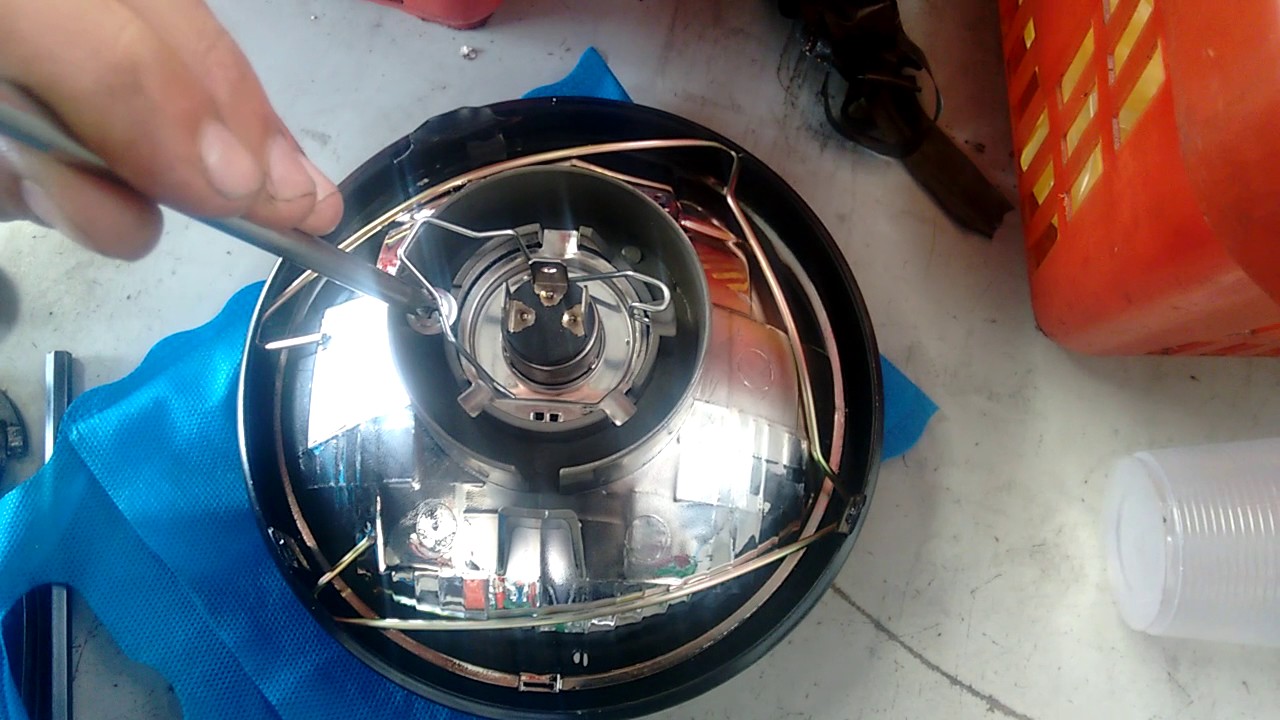 Como colocar presilha da lampada do farol da cg - Detalhado