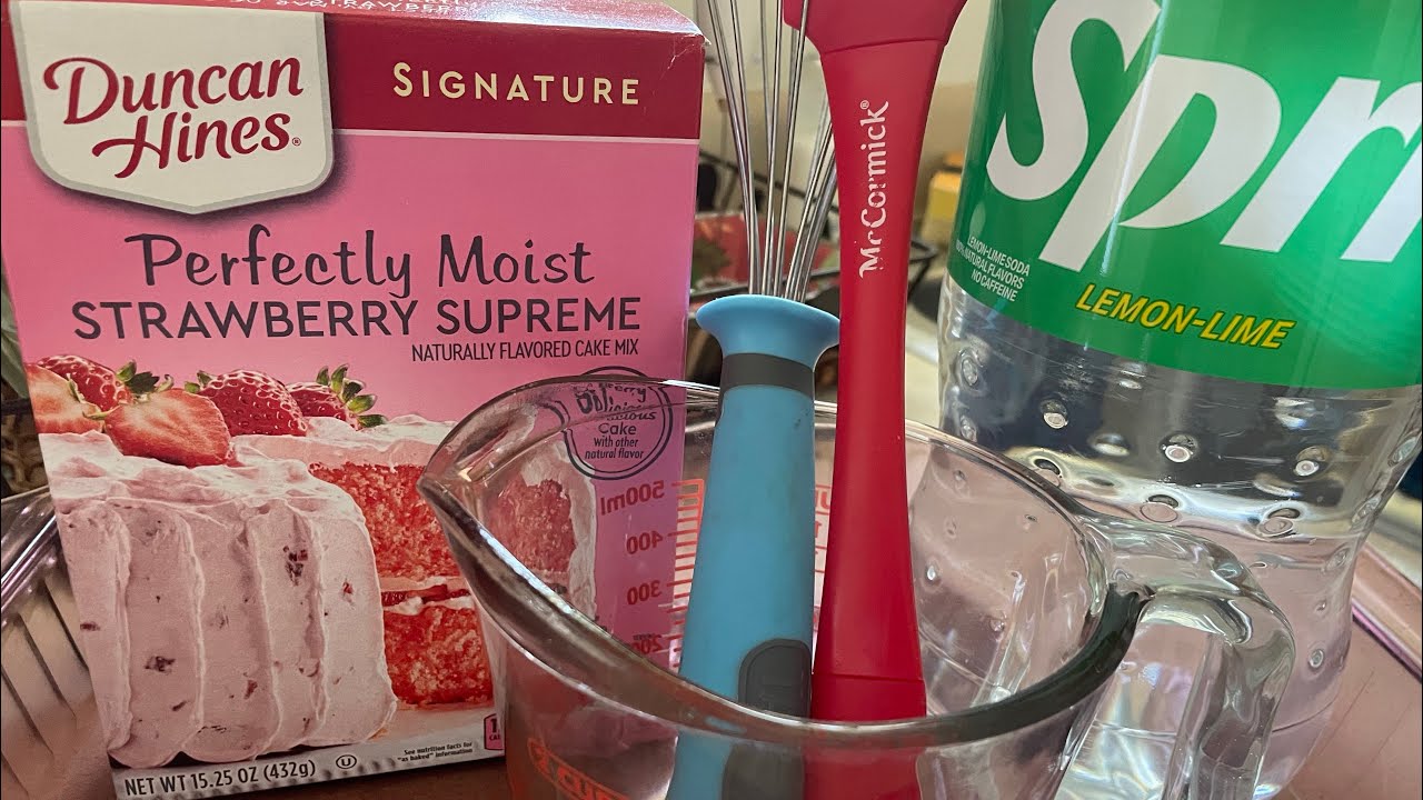 Easy Strawberry Soda Pop Cake #easyrecipes #strawberrycake #summerfun