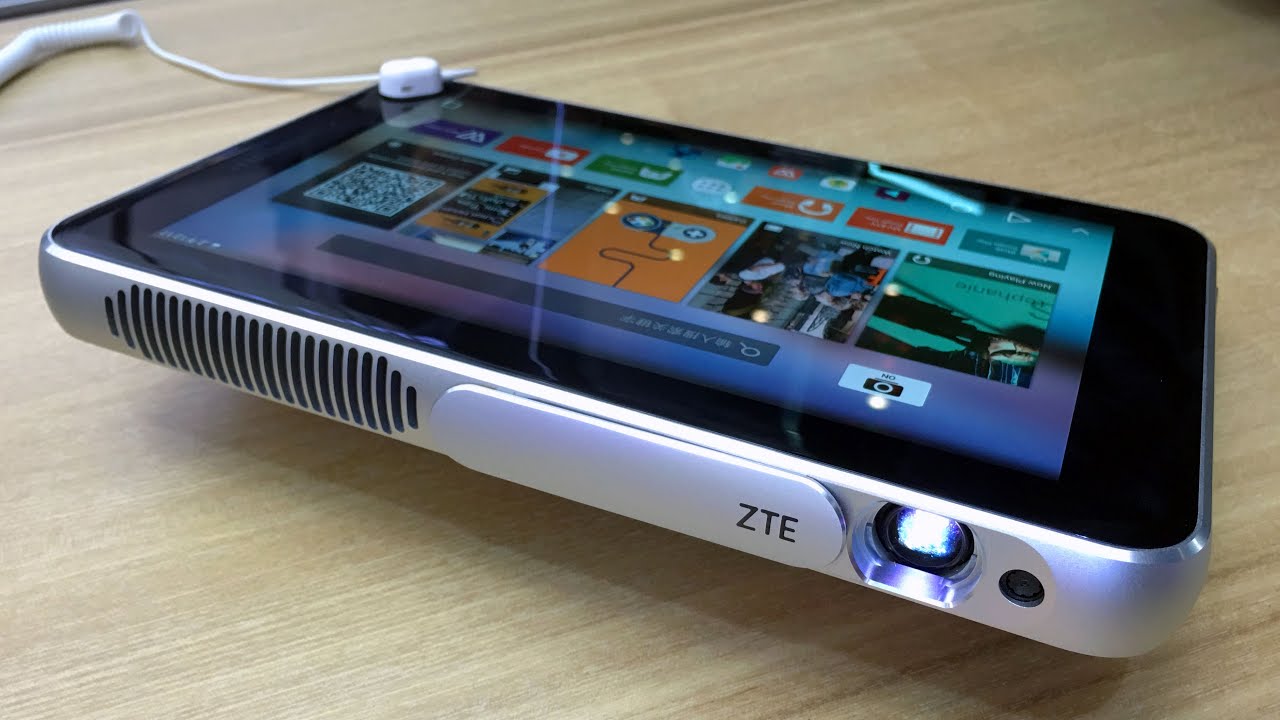 ZTE Spro Plus на MWC: проектор со встроенным планшетом