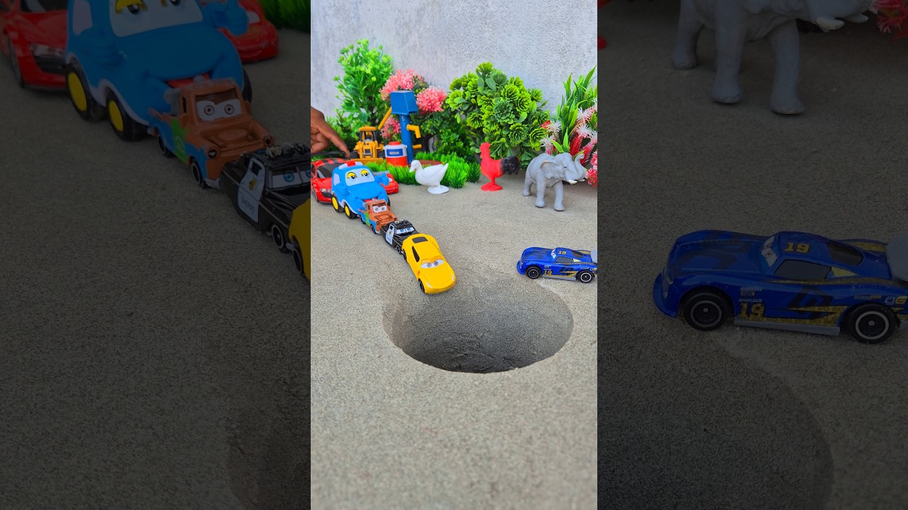 blue truck yellow jcb autorickshaw near car pushing to pit new video p 321 #jcbbaba​ #jcp​ #jcbjcb​