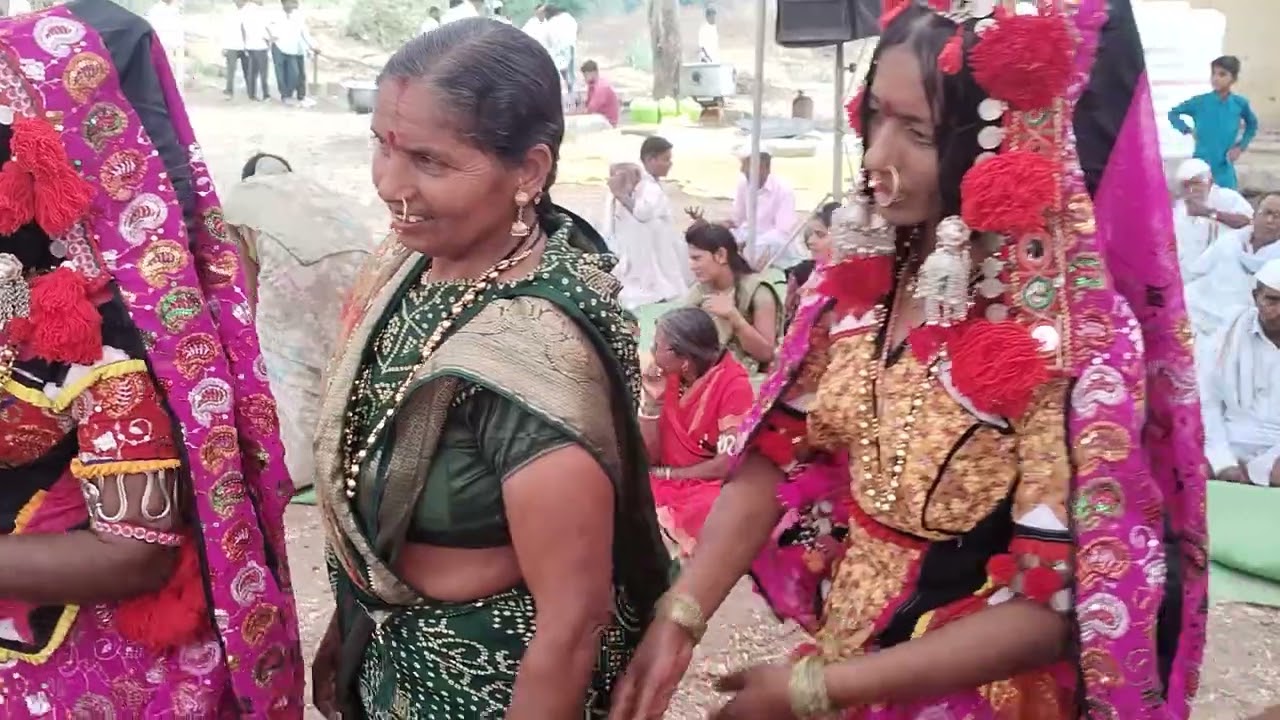 बंजारा महिला मंडळ लिगा ता सिं.राजा जि.बुलढाणा येथे संत सेवालाल महाराज यांची जयंती साजरी करतांना 