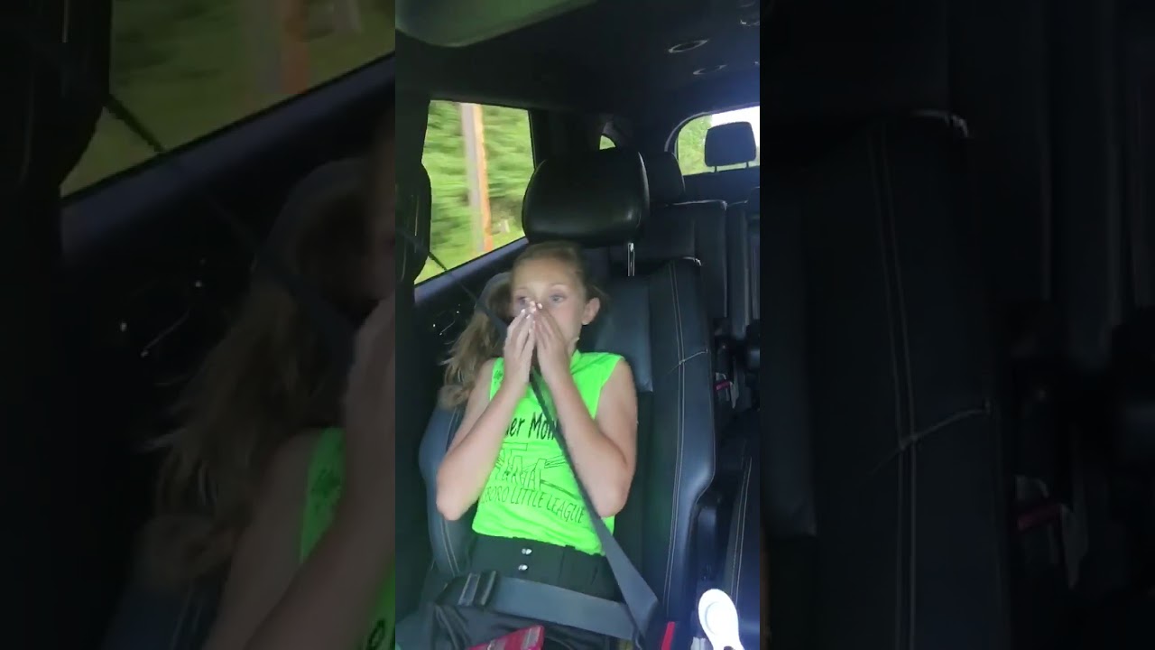 Wake up scare prank in car on daughter!!