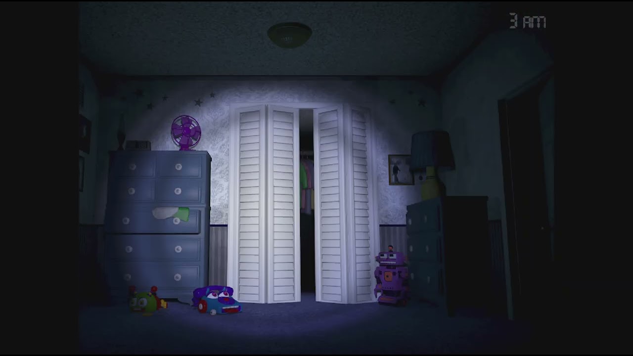 Playing Five nights at Freddy's 4