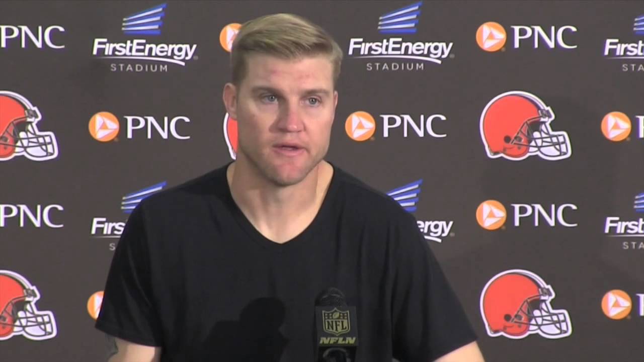 Why Browns' Josh McCown waved off Johnny Manziel after rib injury