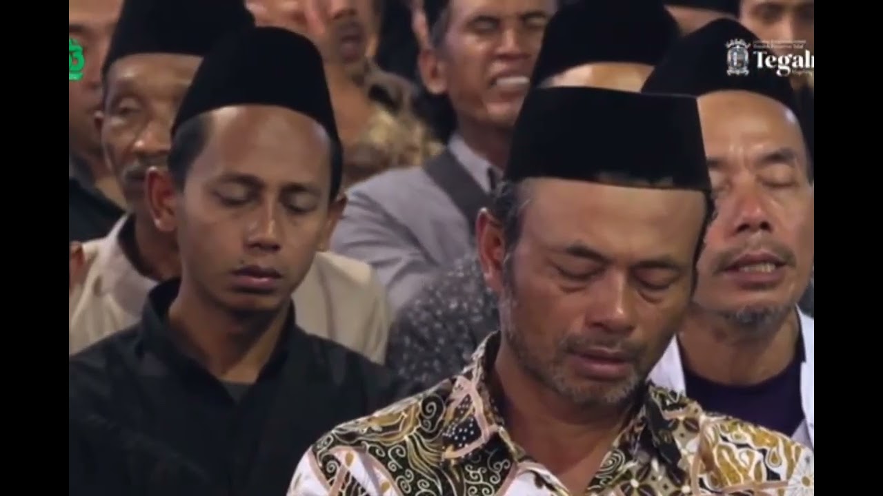 Tahlil dalam Acara Haflah Pon-Pes API Tegalrejo 