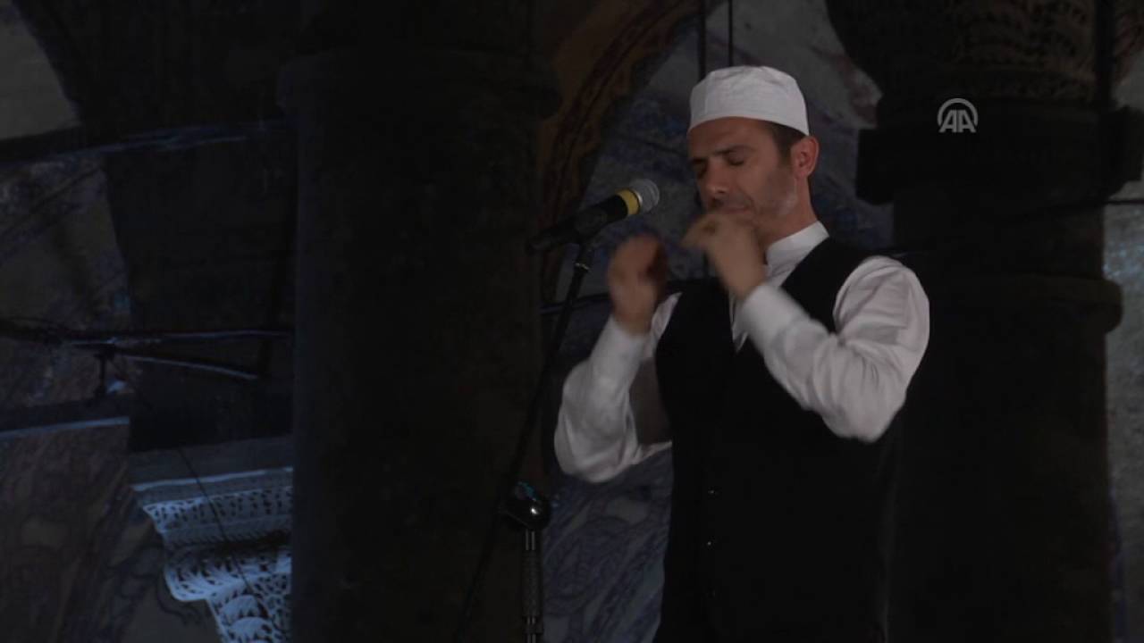 Ayasofya'da 85 yıl sonra sabah ezanı okundu