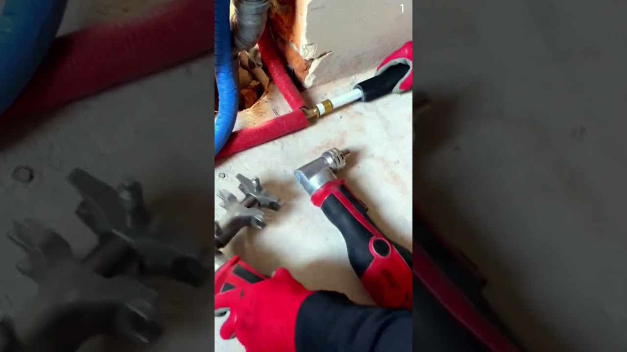 Proses penyambungan pipa paralon dengan alat sederhana 