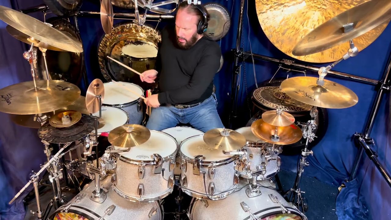 Paiste Gongs - Ludwig 7ply Maple Classic Kit with Paiste, Zildjian & Sabian Cymbals.