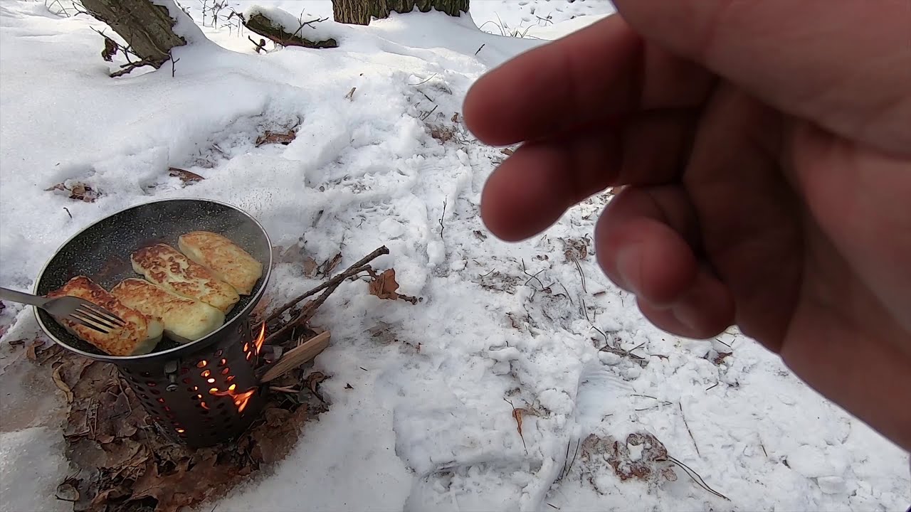 Bushcraftowy Dzik Krasnystaw - McŁowicz na Tripie czyli Halloumi w Zimowym Lesie