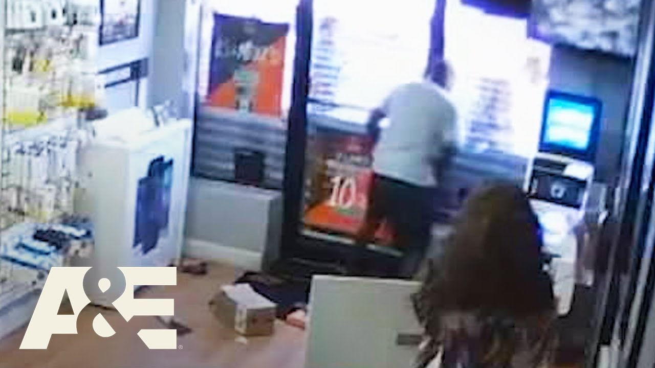 Two Men Get Trapped in Store During Robbery Attempt | I Survived a Crime | A&E
