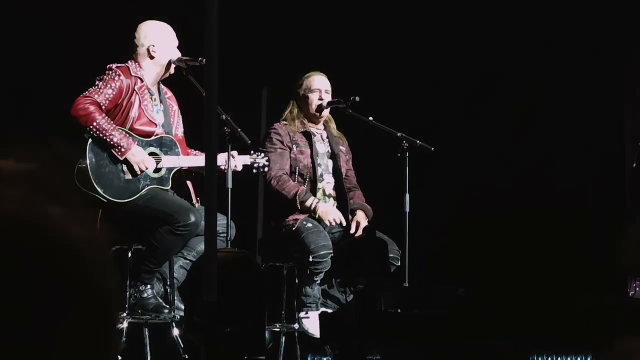 Helloween - pink bubbles go ape/ in the middle of the heartbeat  Live in Luxembourg 17.10.25