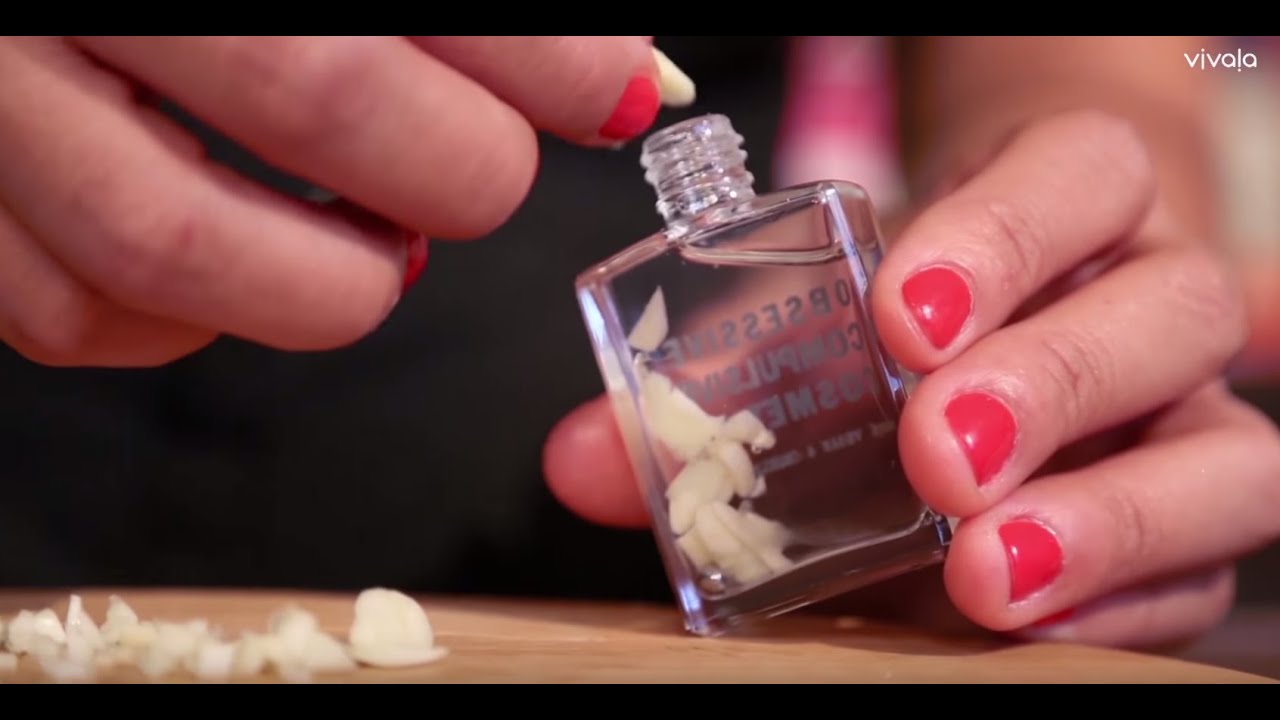 Strengthen your nails with this DIY garlic polish