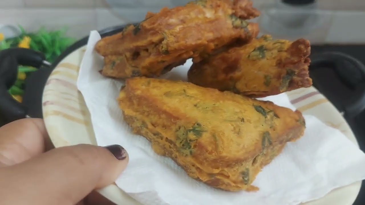 केवल 10-15 मिनट में बनाएं कुरकुरे और स्वादिष्ट ब्रेड पकौड़े || Bread Pakoda Recipe