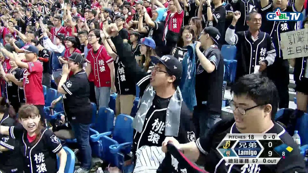 10/25 總冠軍賽G7 兄弟 vs Lamigo 八局下，陳金鋒上場代打！擊出中間方向平飛安打，並成功跑回第十分！