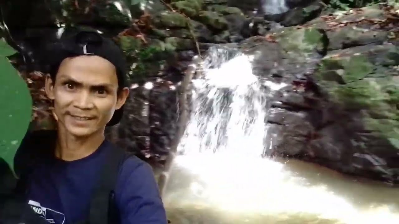 Petualangan Menuju  Air Terjun Sungai Kalimantan