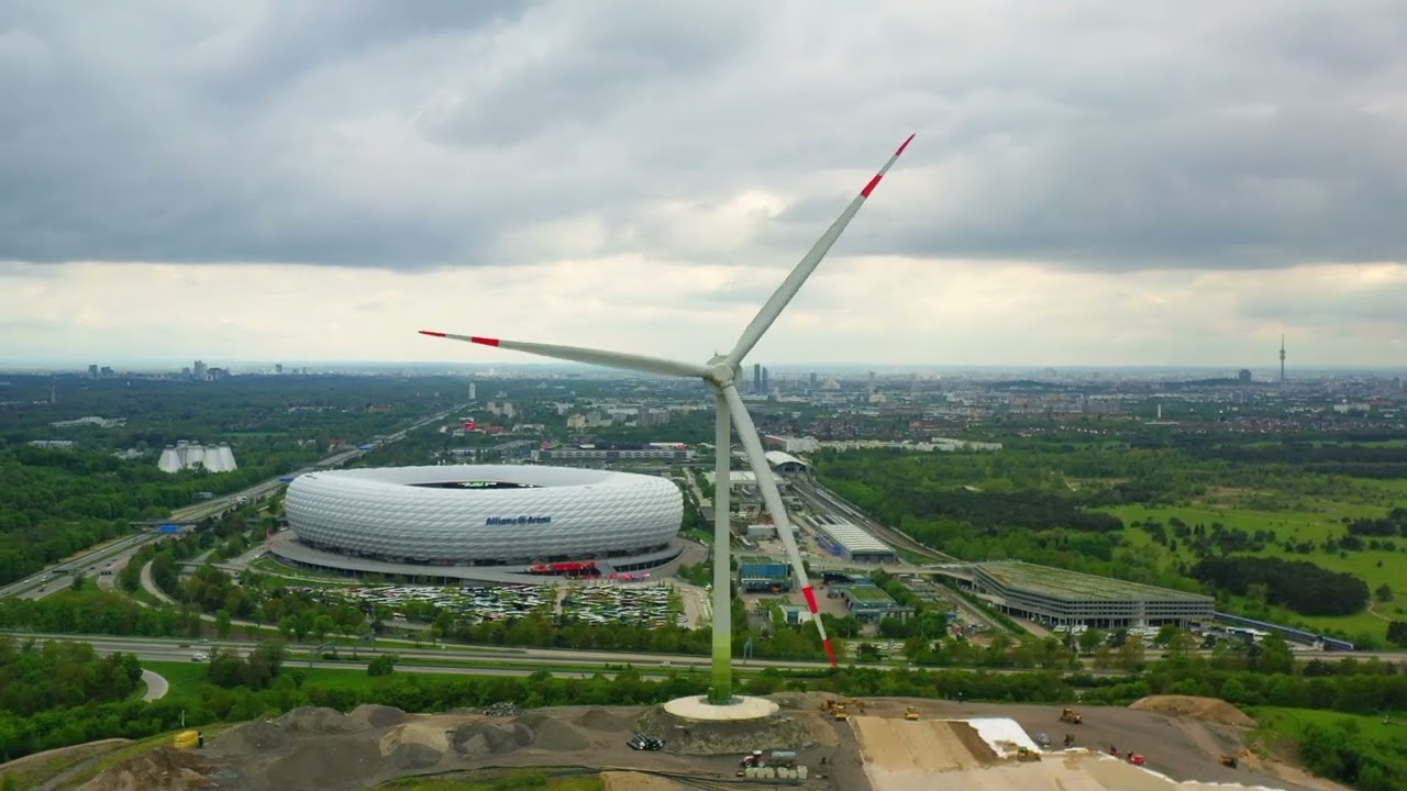 Allianz Arena mit Windrädern