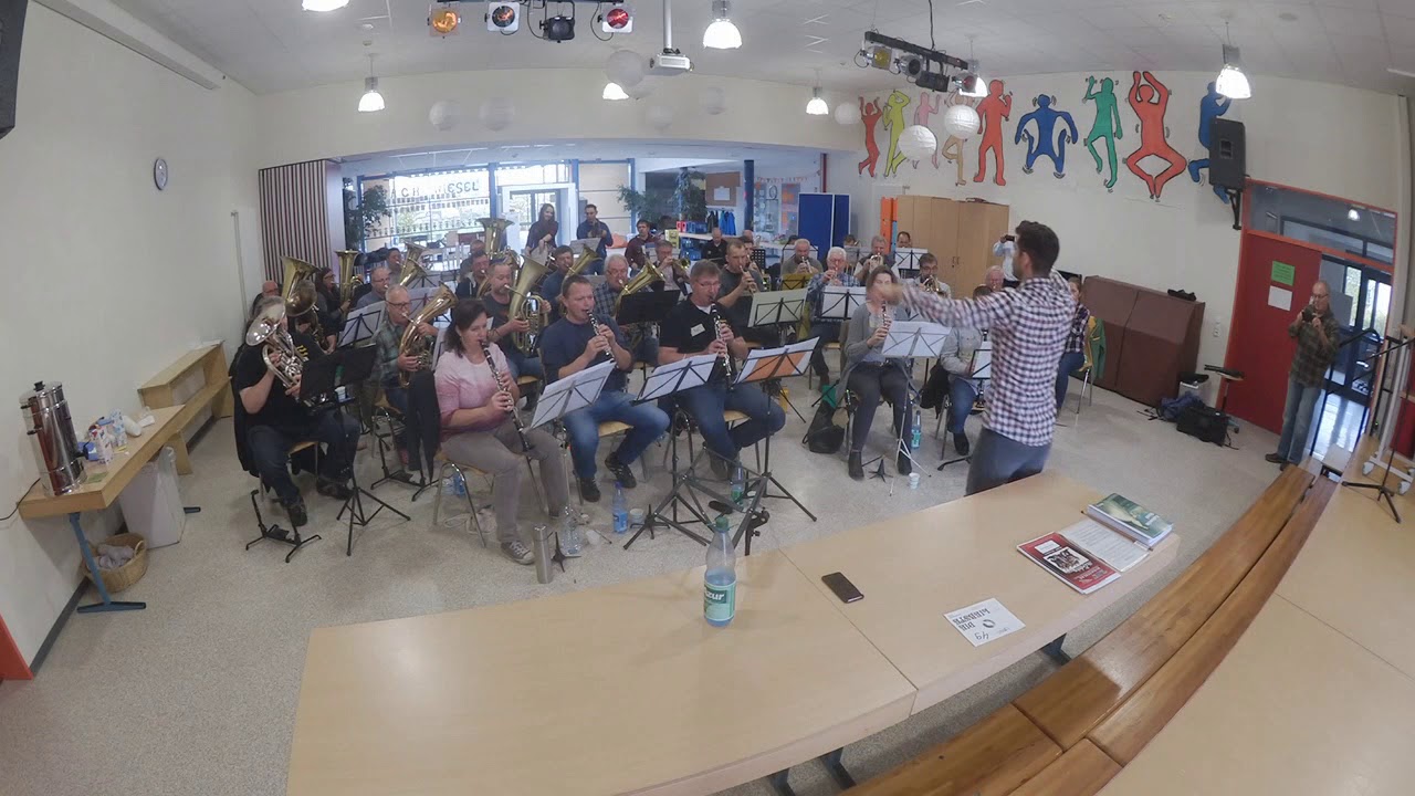 Markus Maier und das Workshop-Orchester der AfBMB Hessen