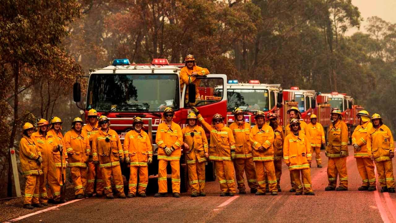 Victorian Premier 'attacking' firefighting volunteers with major service merger