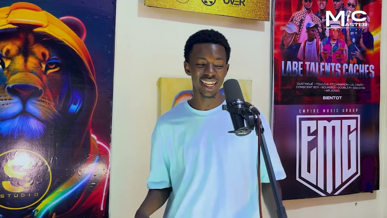 MENAD T REX - En Performance Dans Mic Master
