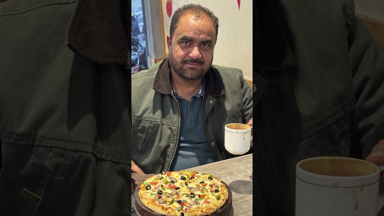 Regular customer review| pizza bahut tasty a | customer review video| review video | @crunchbell