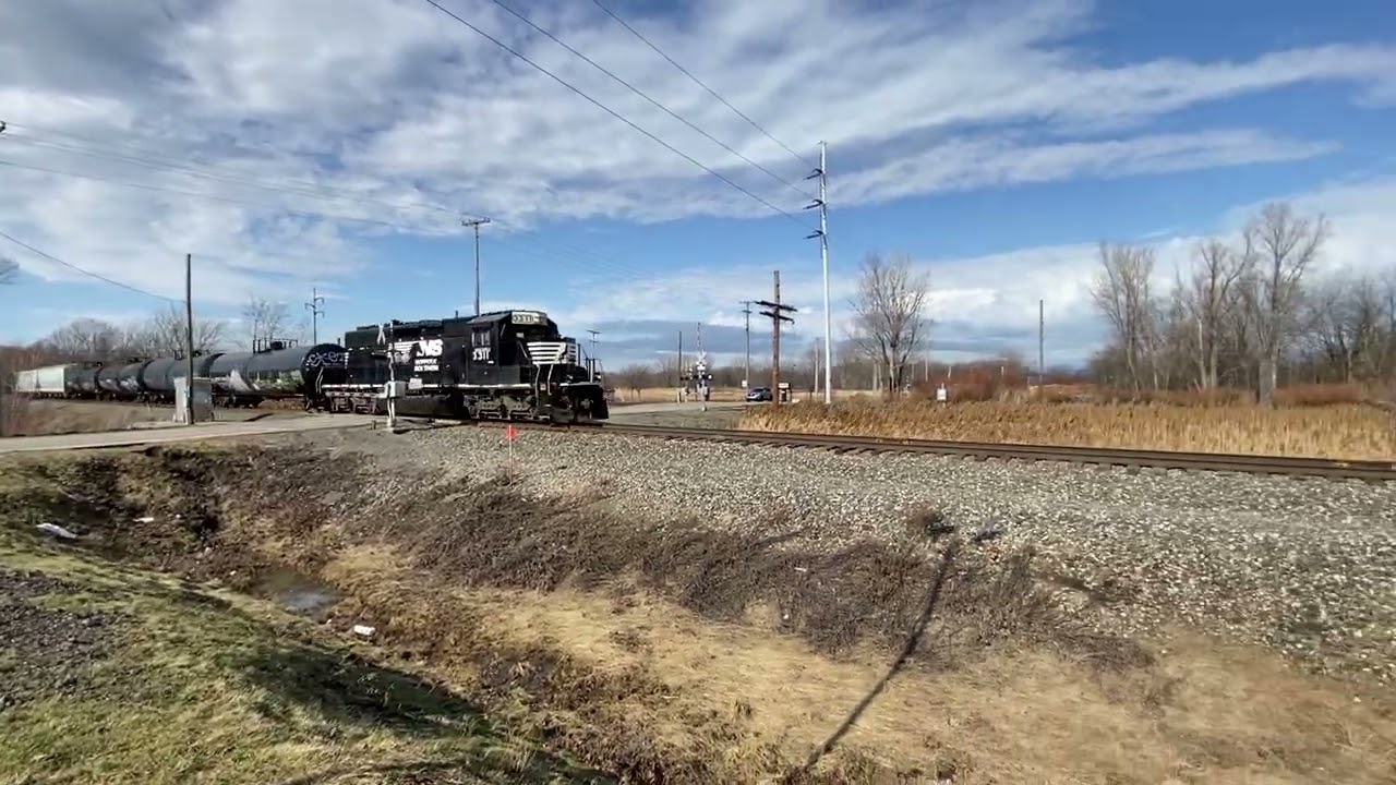 NS local with an SD40-2!