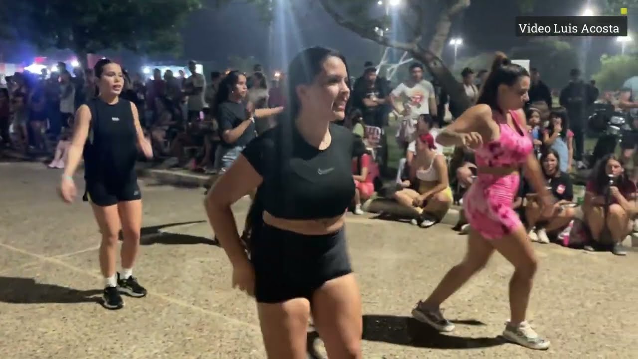 Ensayo de comparsa Rafaga 2025 en la ciudad del samba , cuerpos de baile , músicos y batería