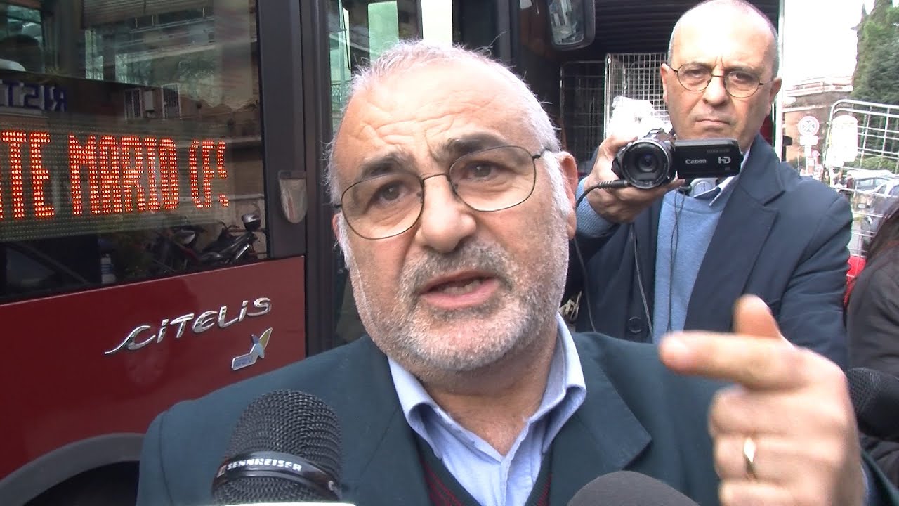 Pasticcio Atac, manca la pedana per disabili, ma per la deputata arriva l'autobus privato