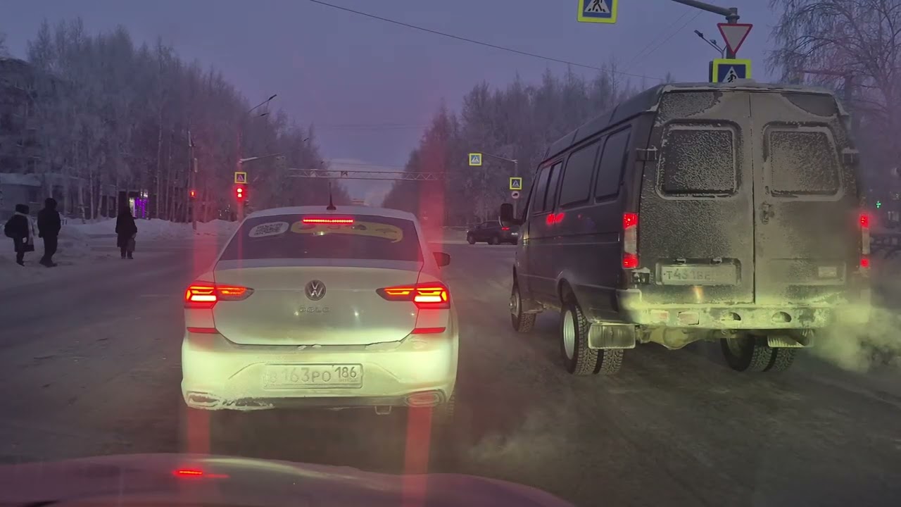 Россия Нижневартовск -37 22.01.2026 улица Омская, утро.