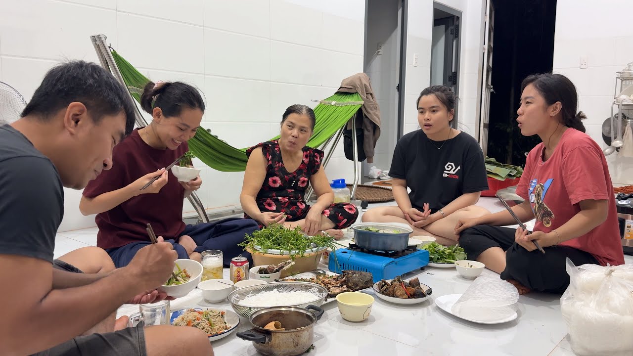 Làm bữa cơm đơn giản, mừng bé Su và da ngâm cà mau lên vườn chơi | TNCM 