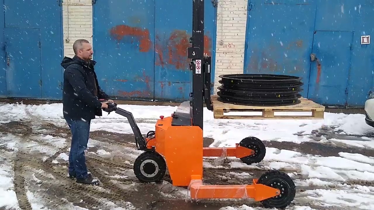 самоходный штабелер для работ на улице. большие колеса с протектором, 1,2т / 2,5м