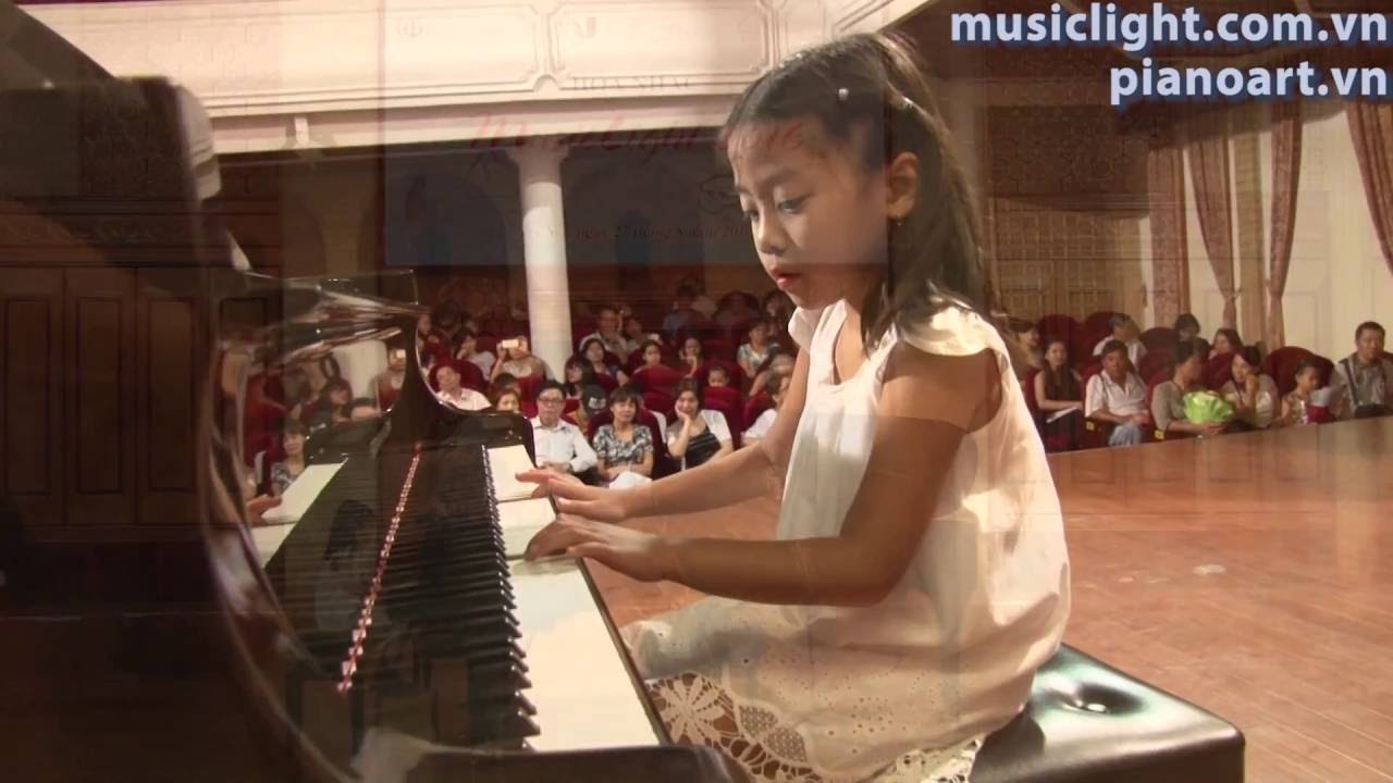 [MusicLight 2016] Nguyễn Minh Phương - Big Big World (Emilia Rydberg)