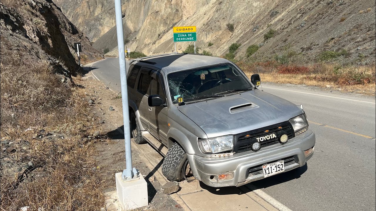 Se Cae Piedra en Zona de Derrumbe y Destroza mi Camioneta 😭