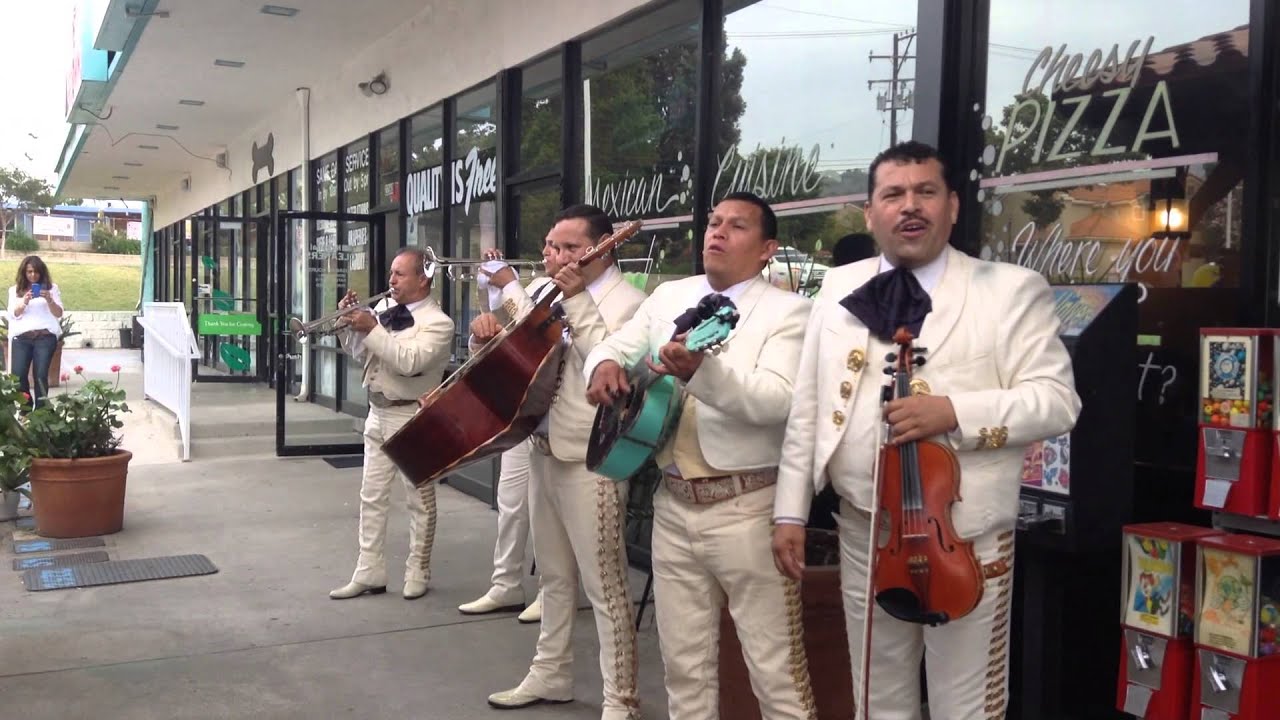 Mariachi Los Martinillos - Lamberto Quintero