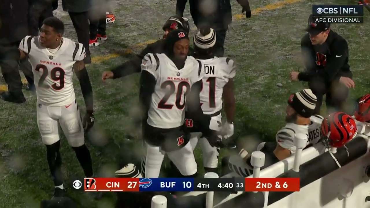 Stefon Diggs is upset & Eli Apple is happy I guess?