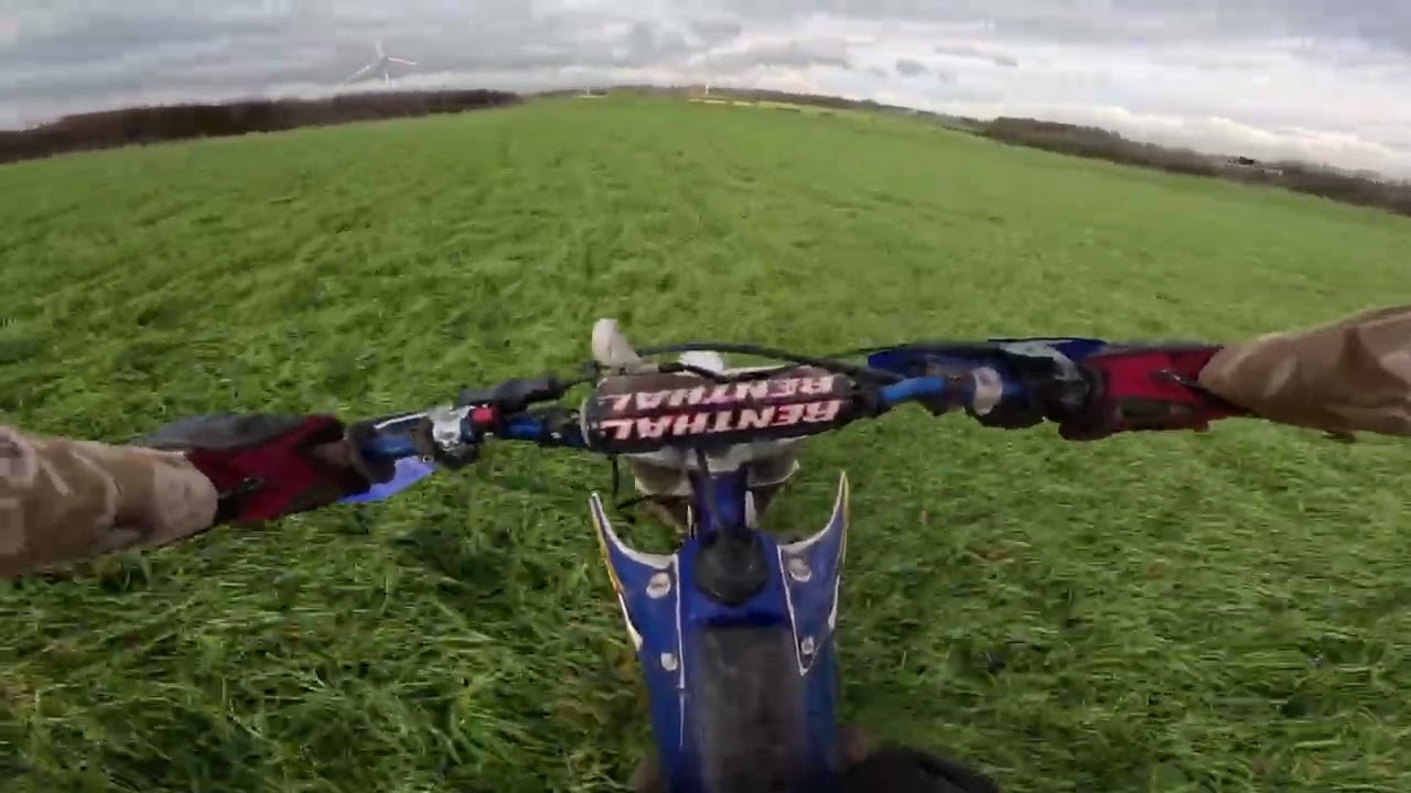 2001 yz125 wheelie practice/ Sheffield green Lanes 