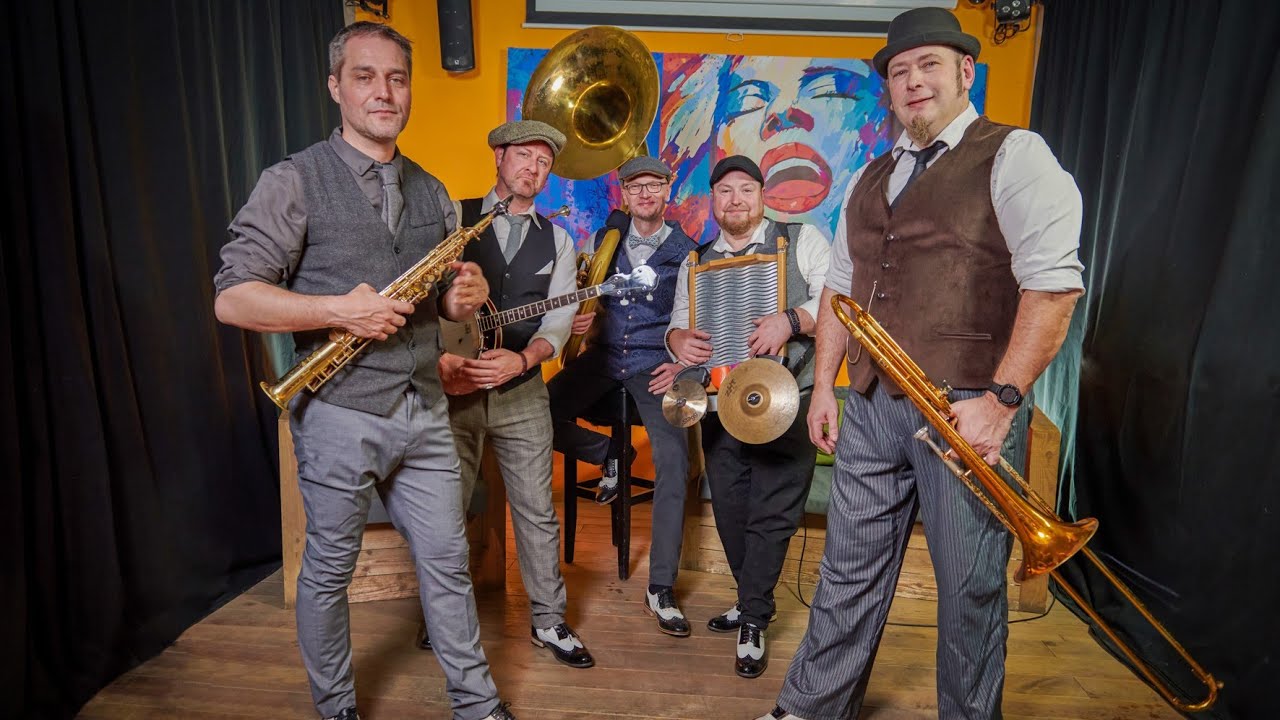 I Kissed A Girl (Katy Perry) by The Pop Rock Stompers - Fanfare deambulation hauts de France