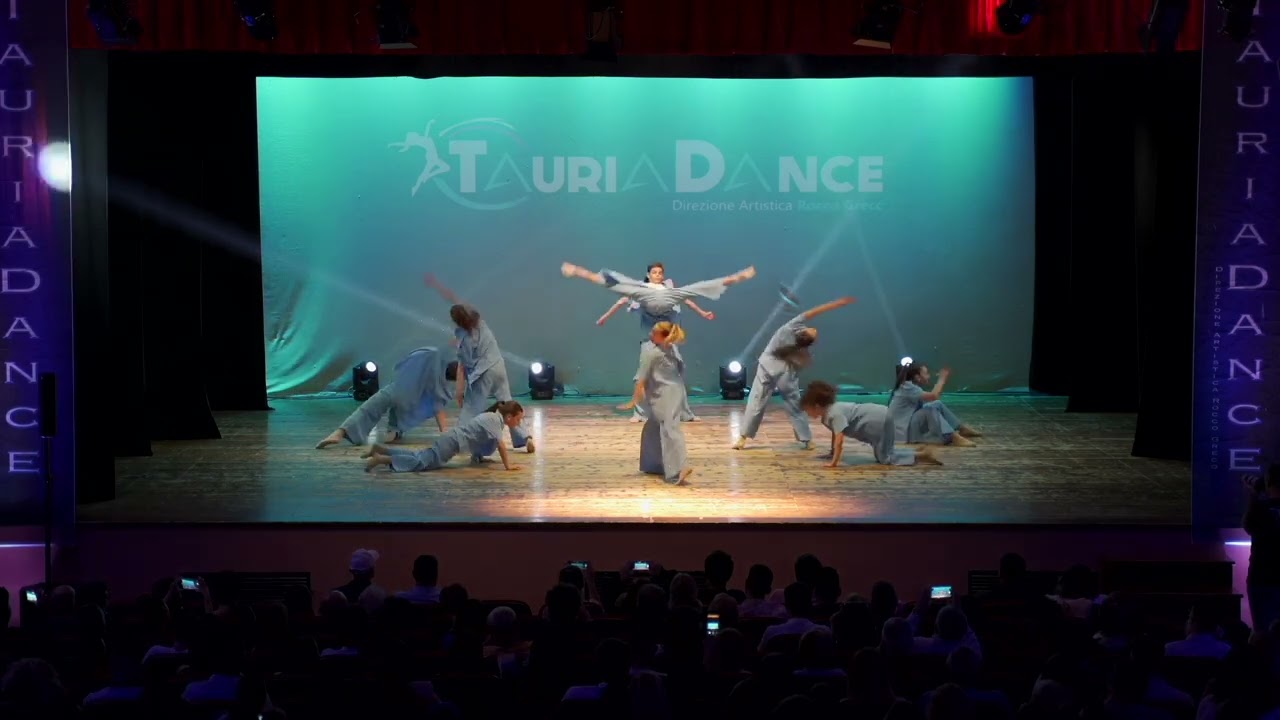 GRAN GALA' DELLA DANZA 2023 GIANMARIO PASSANTI CORSO PROFESSIONALE DANZATORI JUNIOR TAURIADANCE